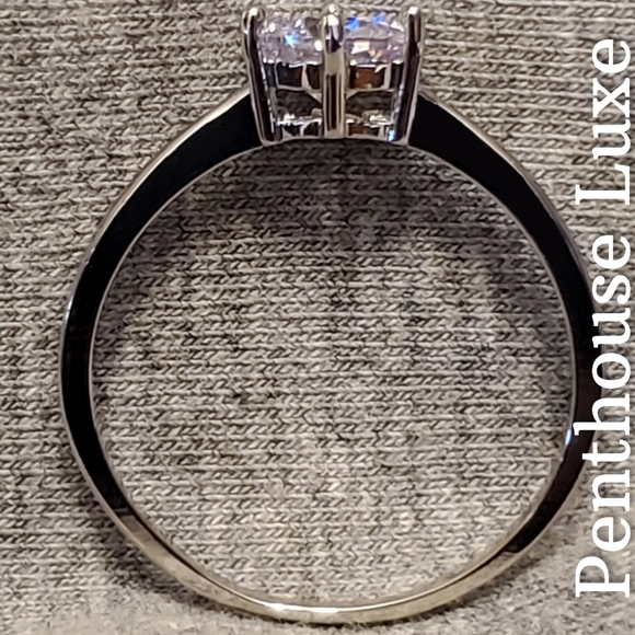 🔥 CLEARANCE! White Gold Plated Solitaire Ring - Picture 7 of 8